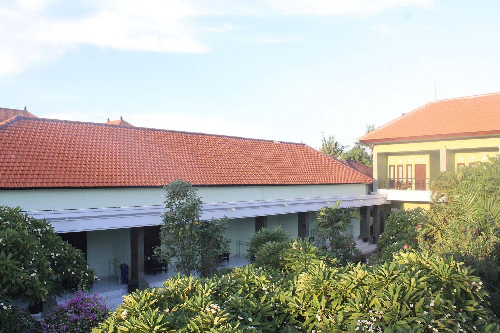 Berlian Inn Kuta  Exterior photo