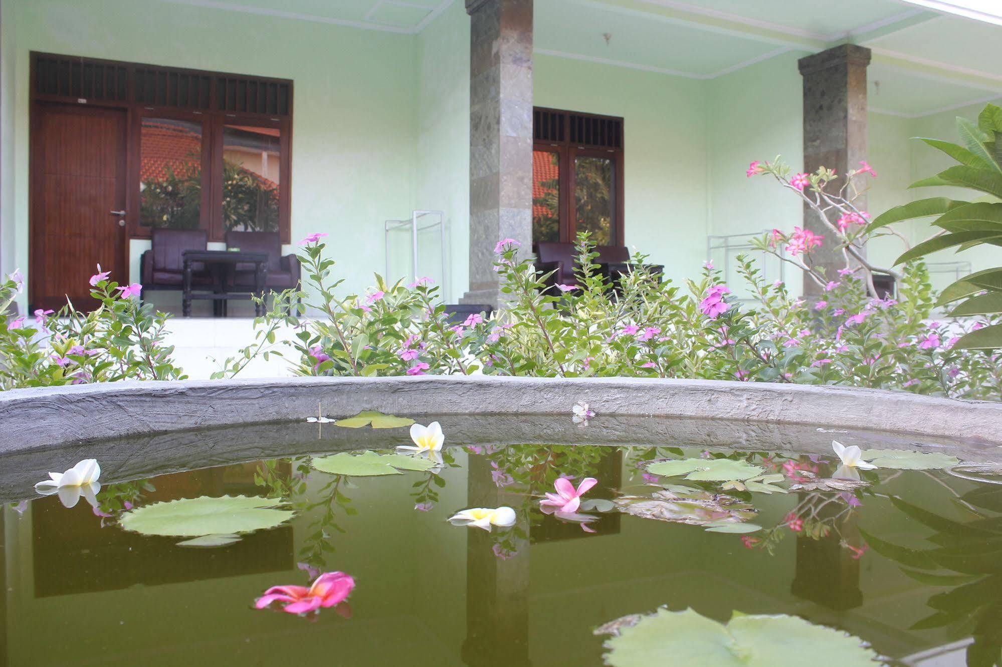 Berlian Inn Kuta  Exterior photo